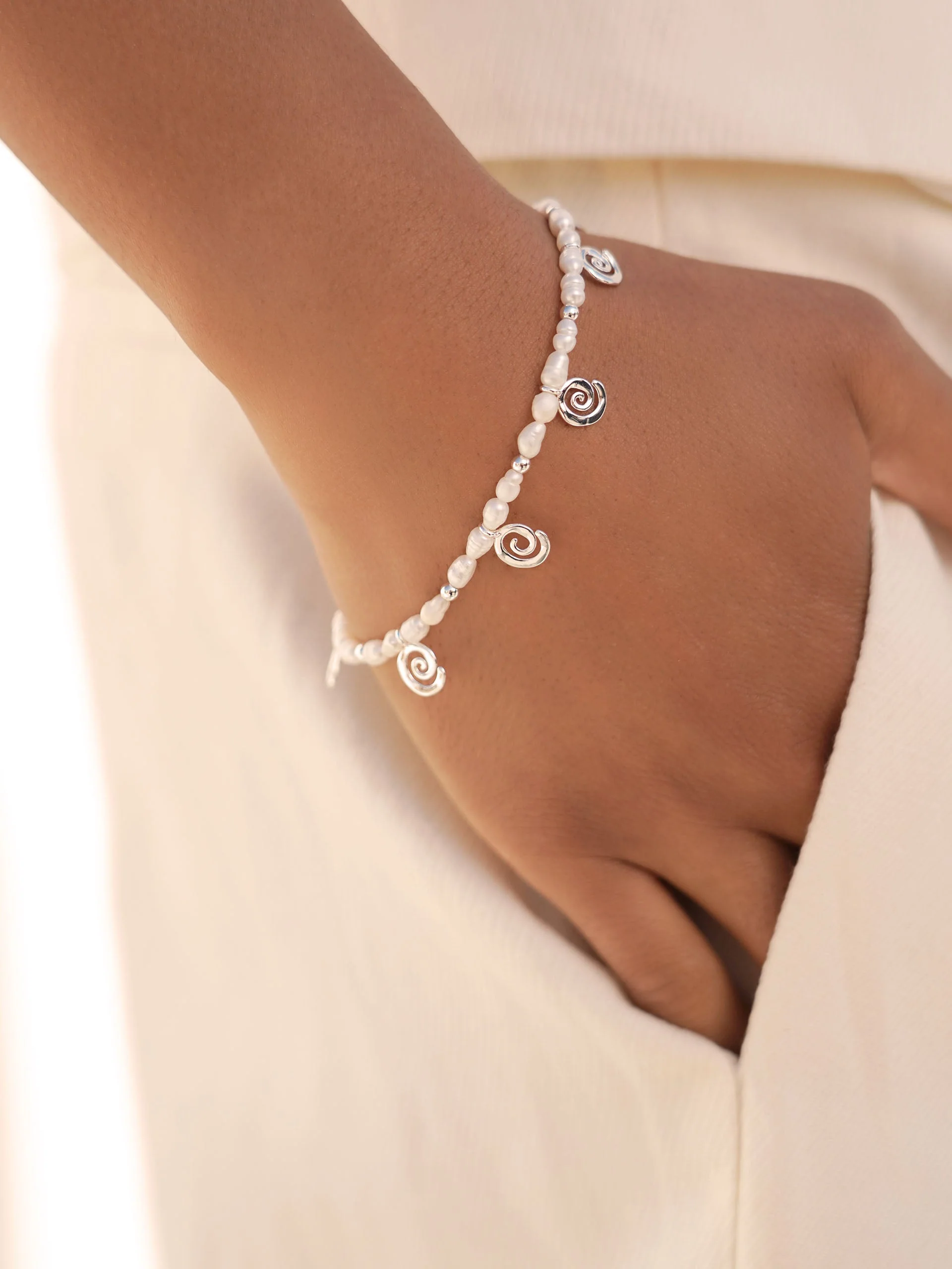 Aura Pearl Bracelet - Image 4
