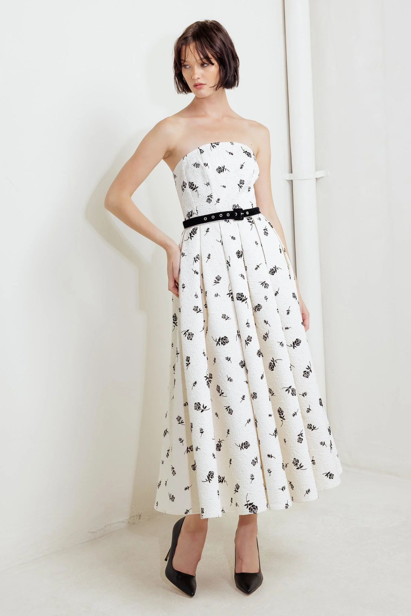 BLACK ROSE STRAPLESS MIDI DRESS - Image 2