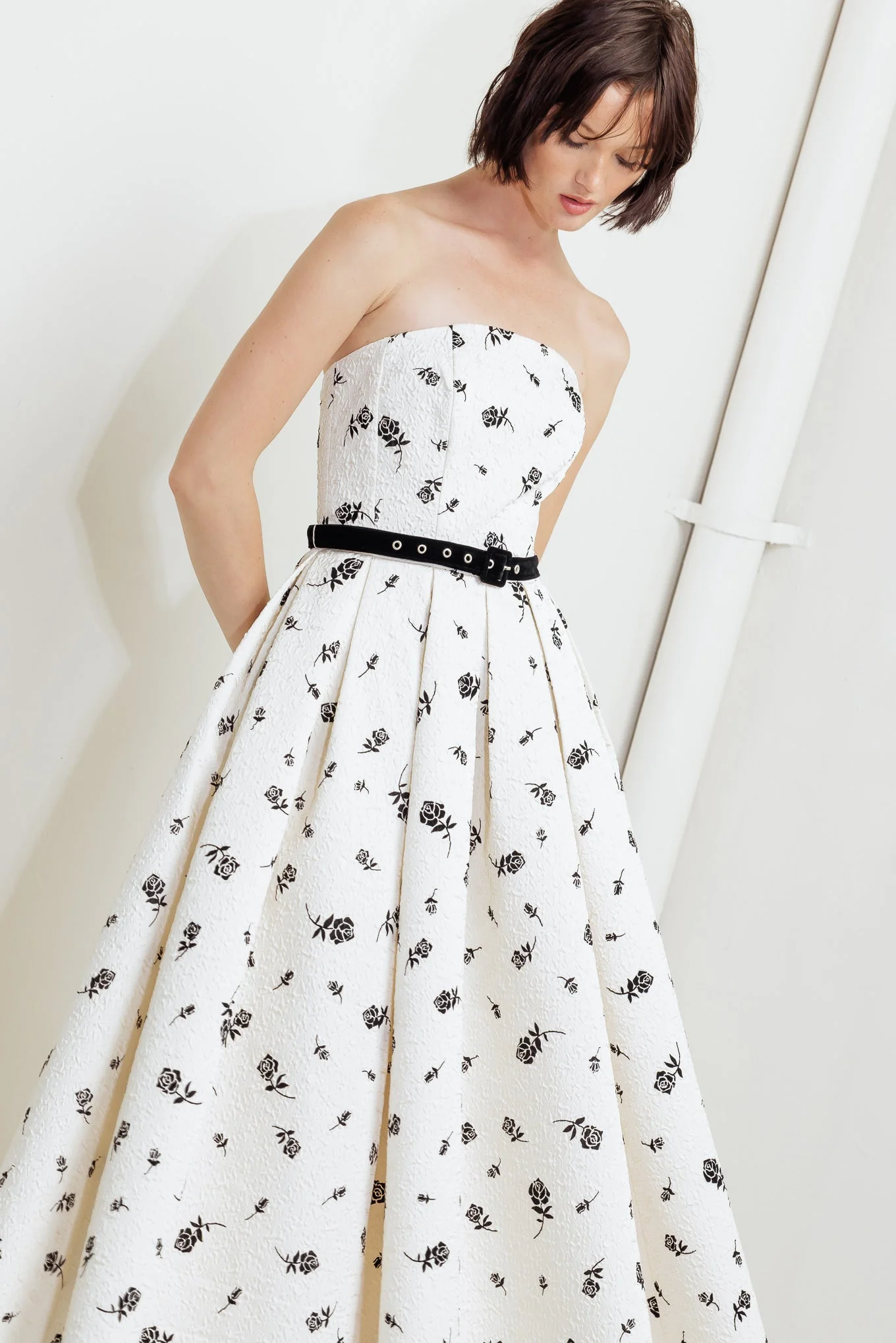 BLACK ROSE STRAPLESS MIDI DRESS - Image 5