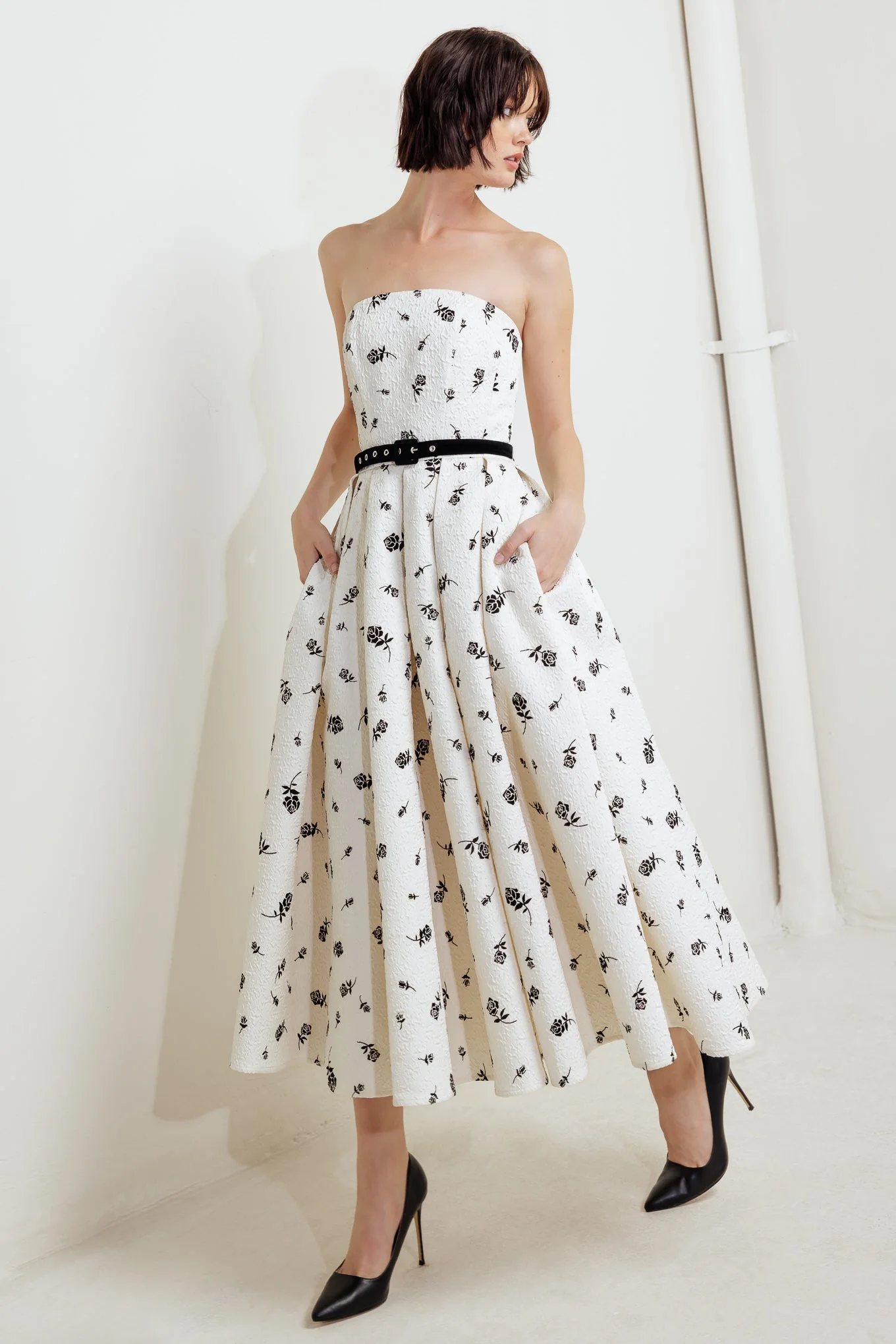 BLACK ROSE STRAPLESS MIDI DRESS - Image 8
