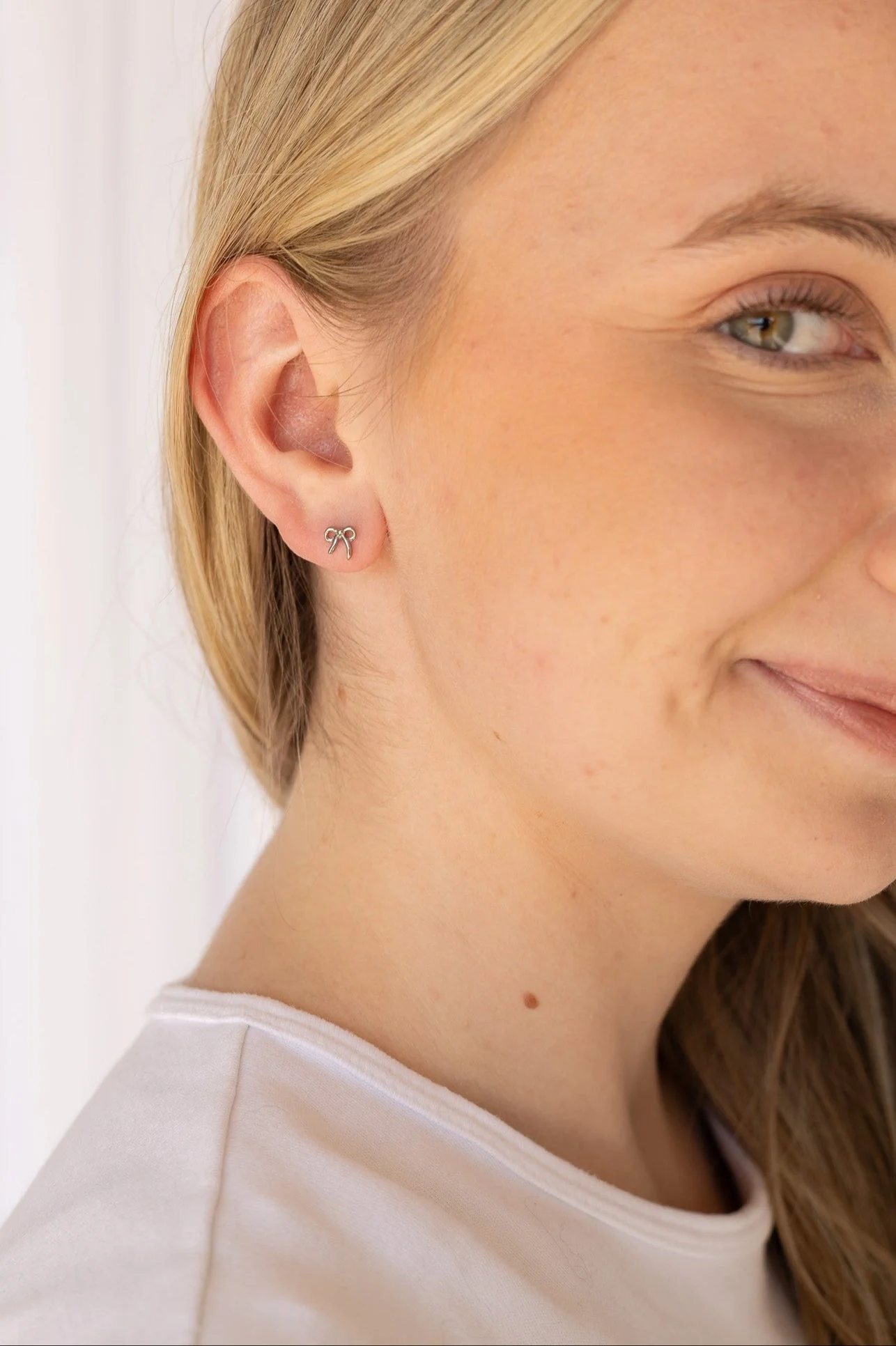 Bow Flat Back Stud Earring 2.0 - Image 4