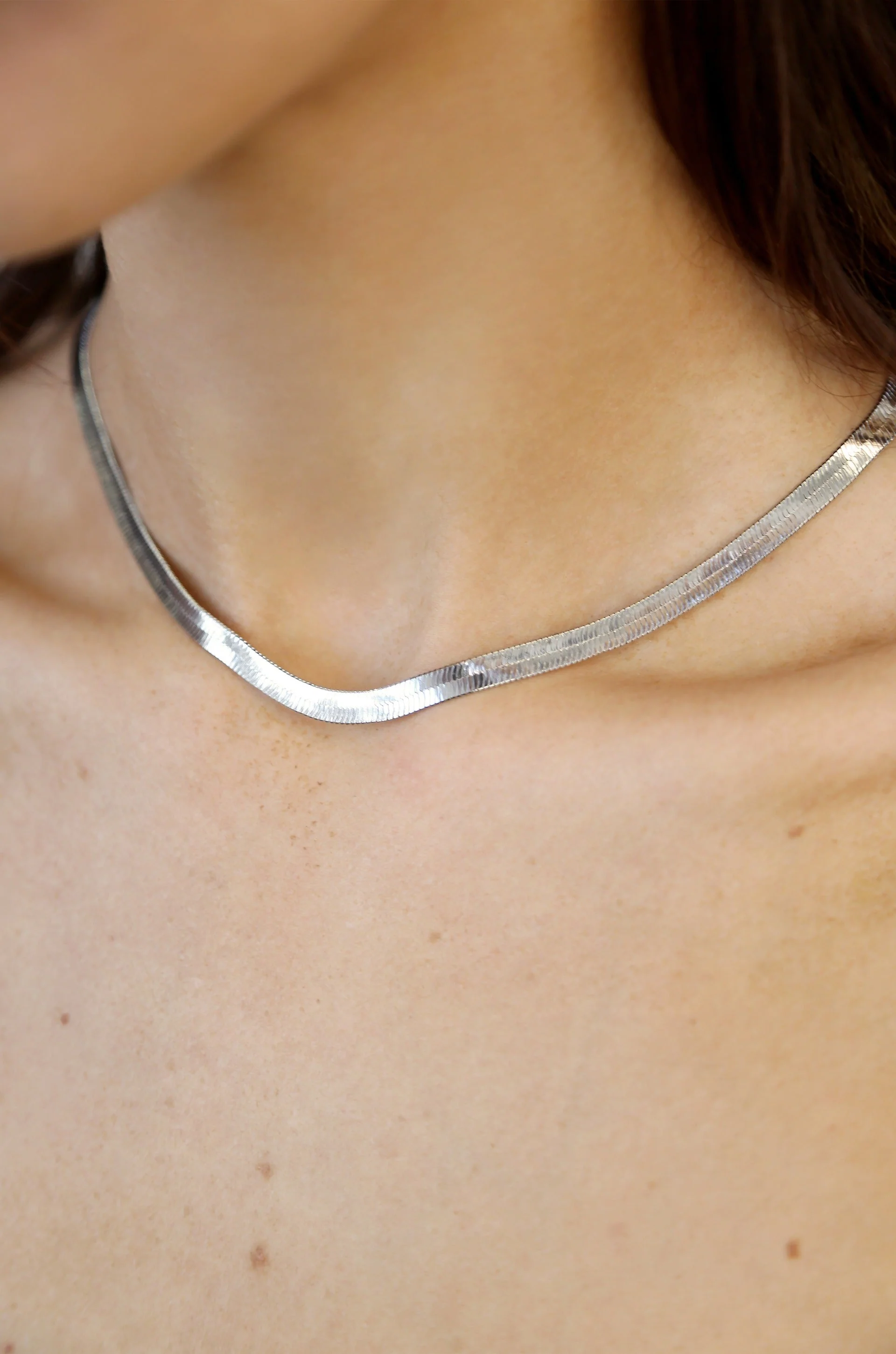 Brooklyn Flat Herringbone Chain Necklace - Image 4