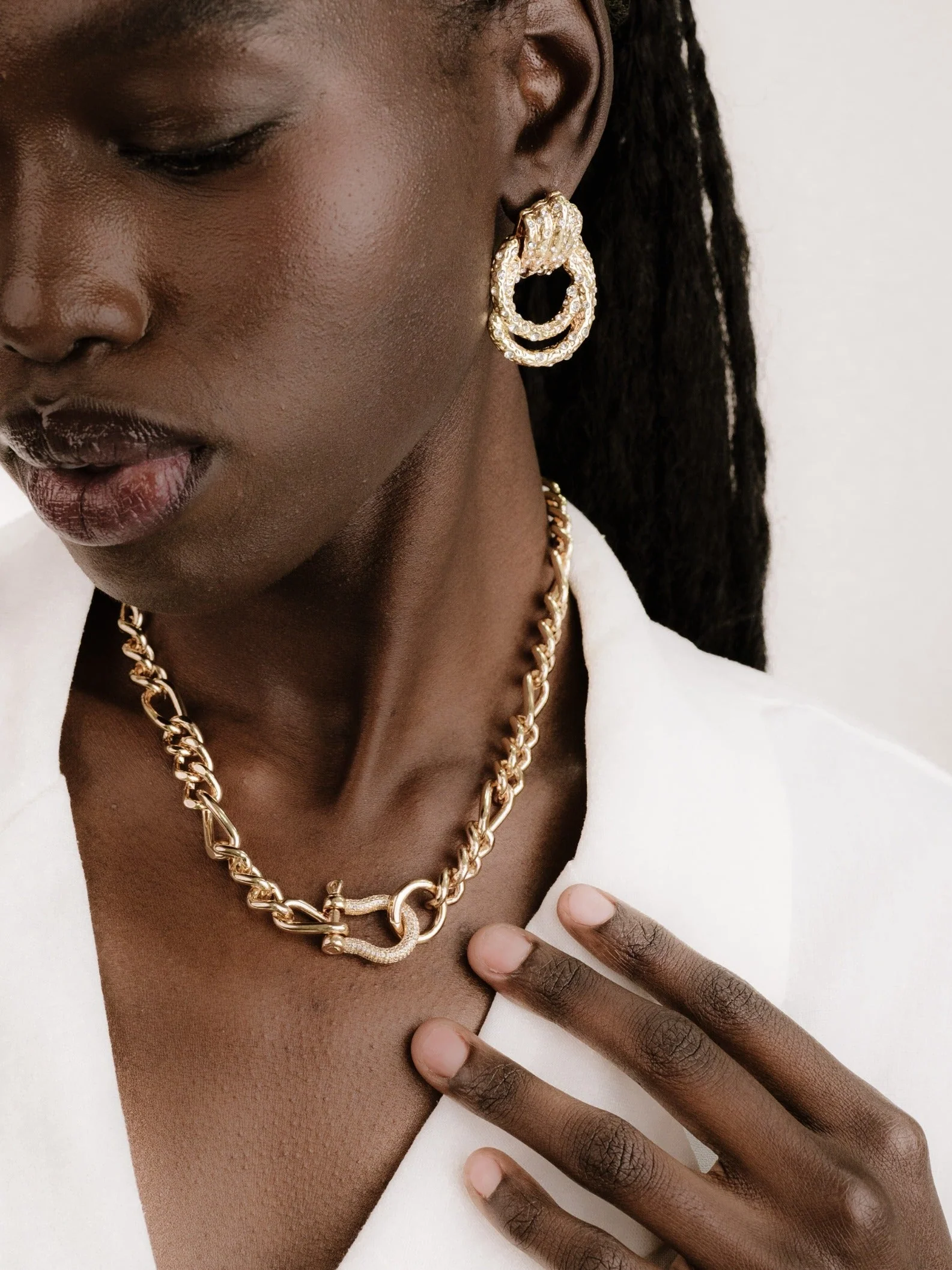 Cuffed Love Chain Link Necklace - Image 5