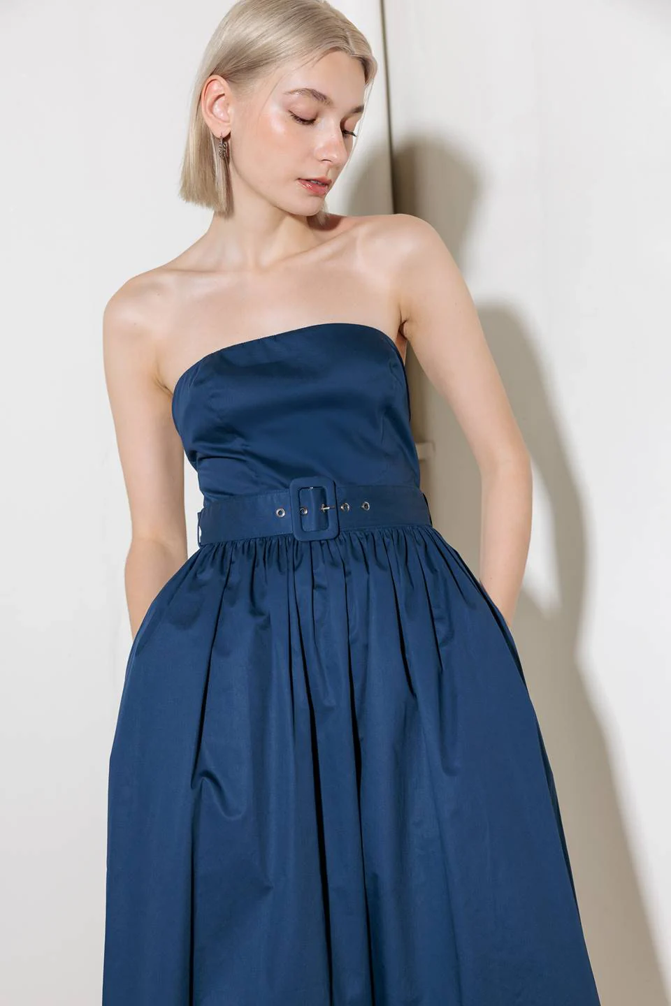 ENDLESSLY CHARMING STRAPLESS NAVY MIDI DRESS - Image 3