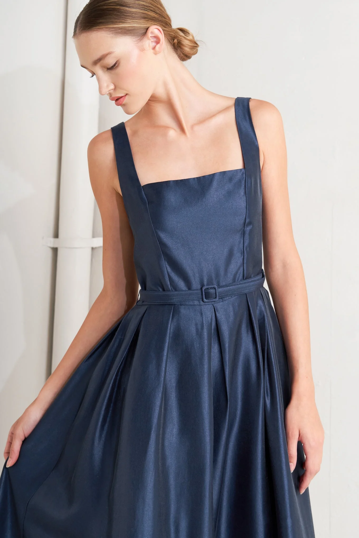 FEMME SILHOUETTE NAVY MIDI DRESS - Image 3