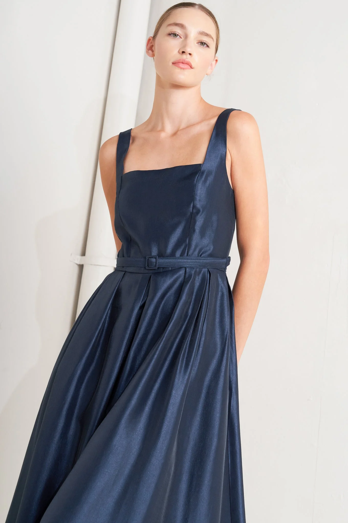 FEMME SILHOUETTE NAVY MIDI DRESS - Image 4