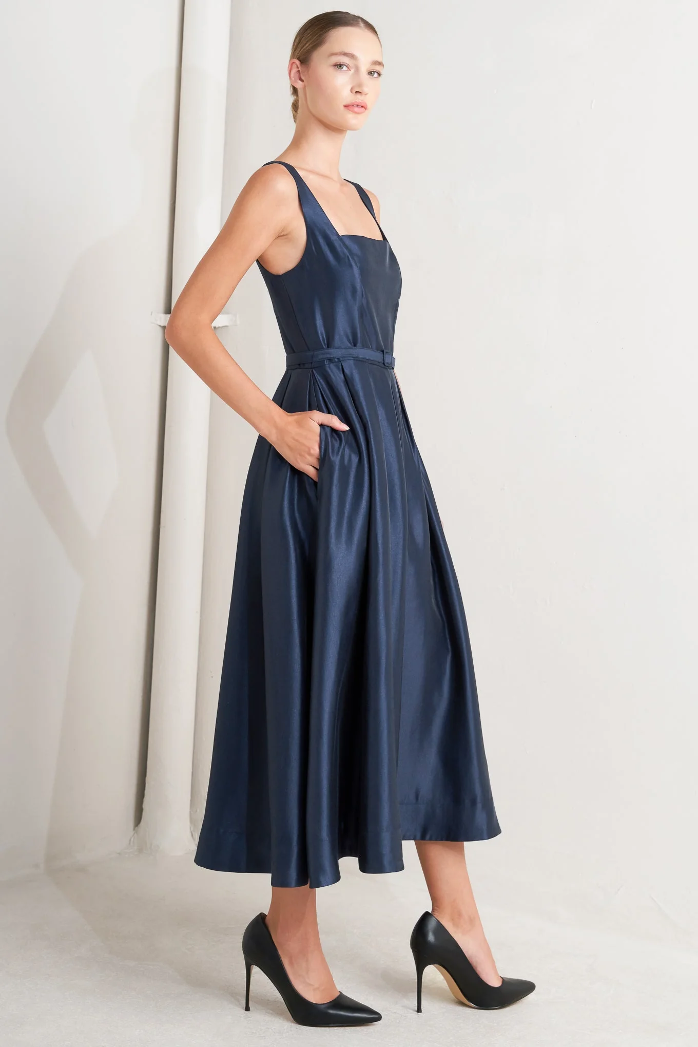 FEMME SILHOUETTE NAVY MIDI DRESS - Image 6