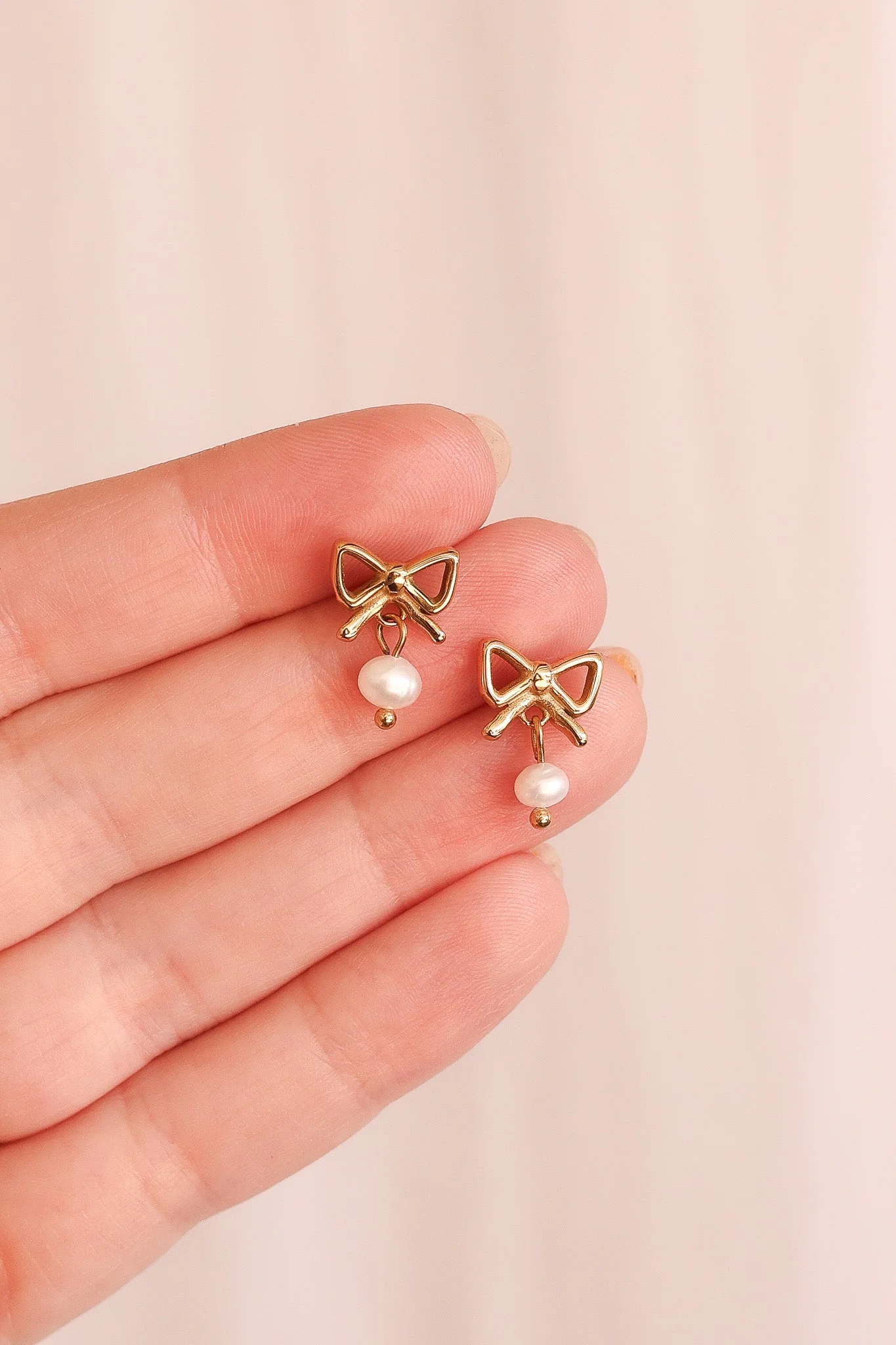 Jane Bow & Pearl Drop Earring - Image 11