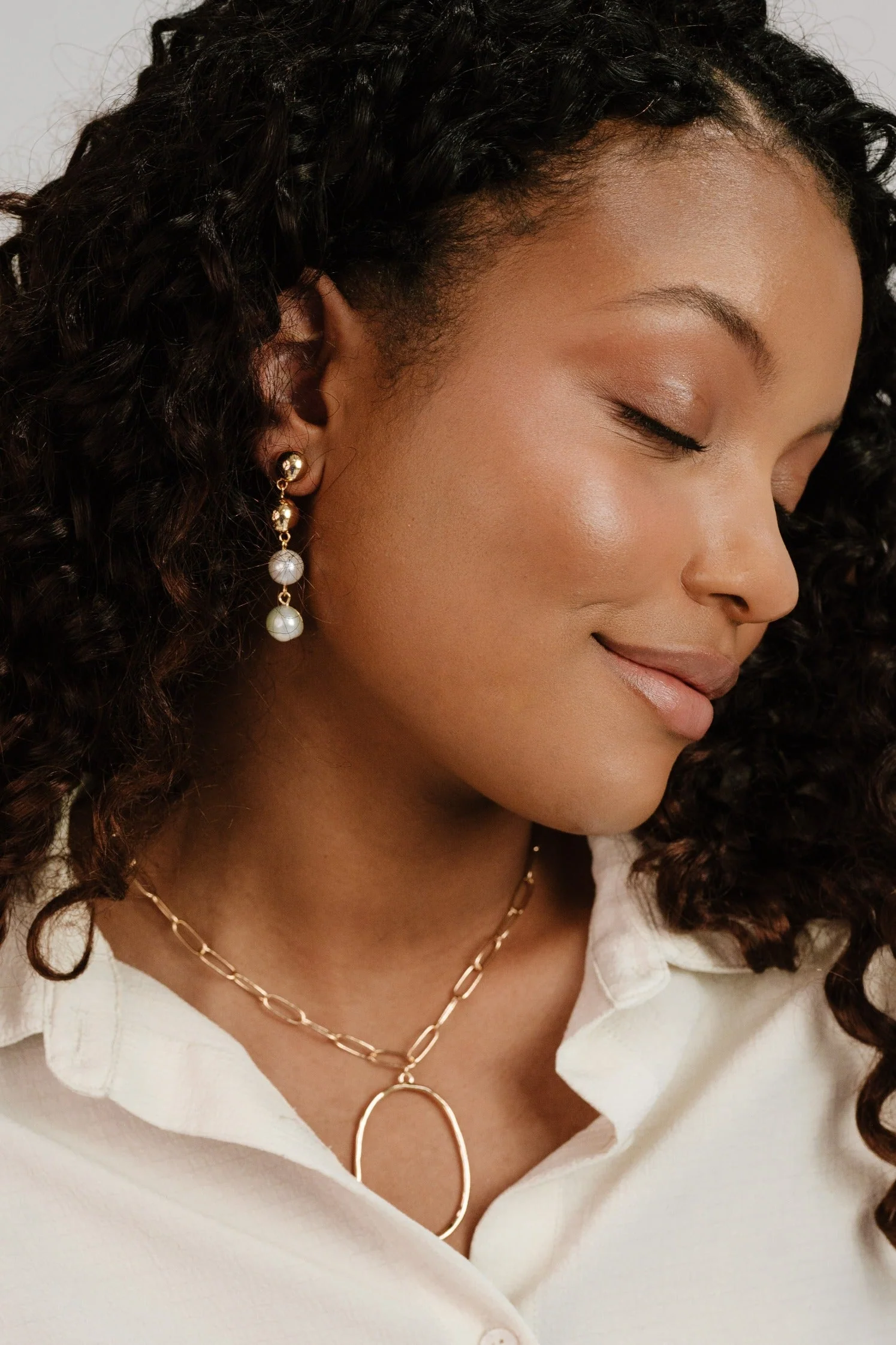 Large Oval Pendant Chain Link Necklace - Image 4