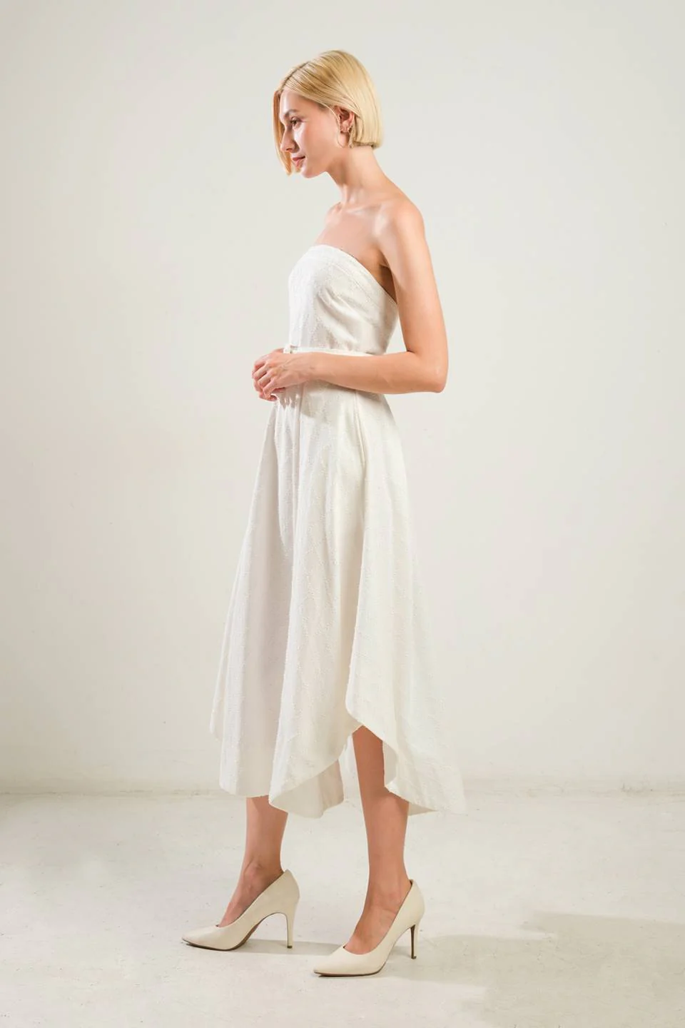 LIFE'S COMPASS - WHITE STRAPLESS MIDI DRESS - Image 5