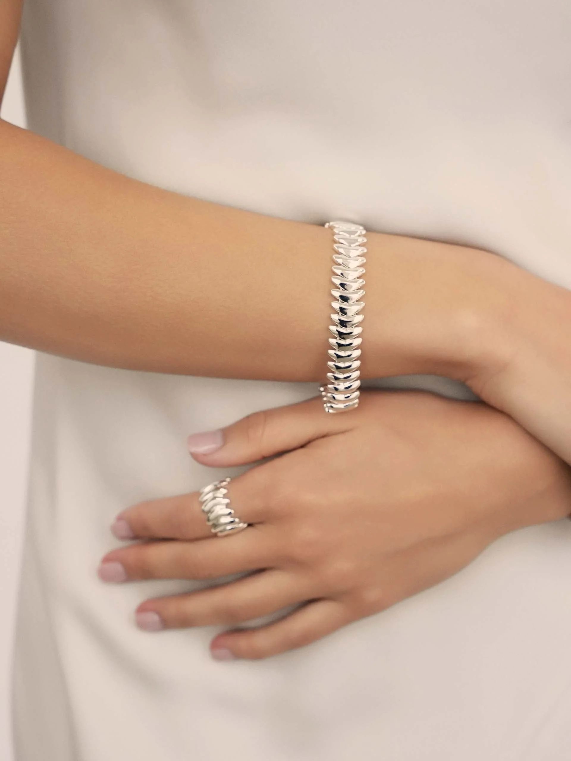 Metal Moderna Bracelet - Image 2