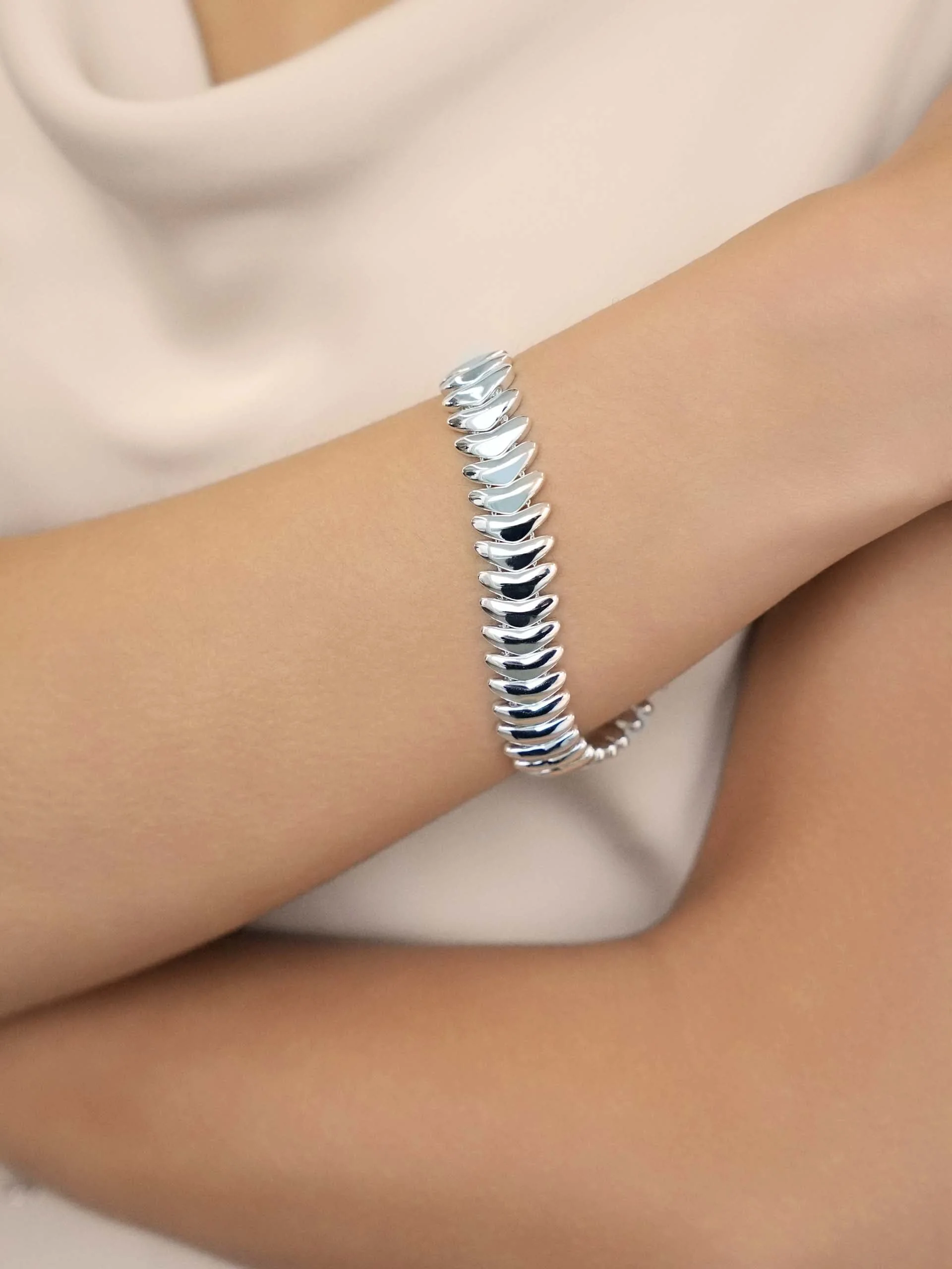 Metal Moderna Bracelet - Image 5