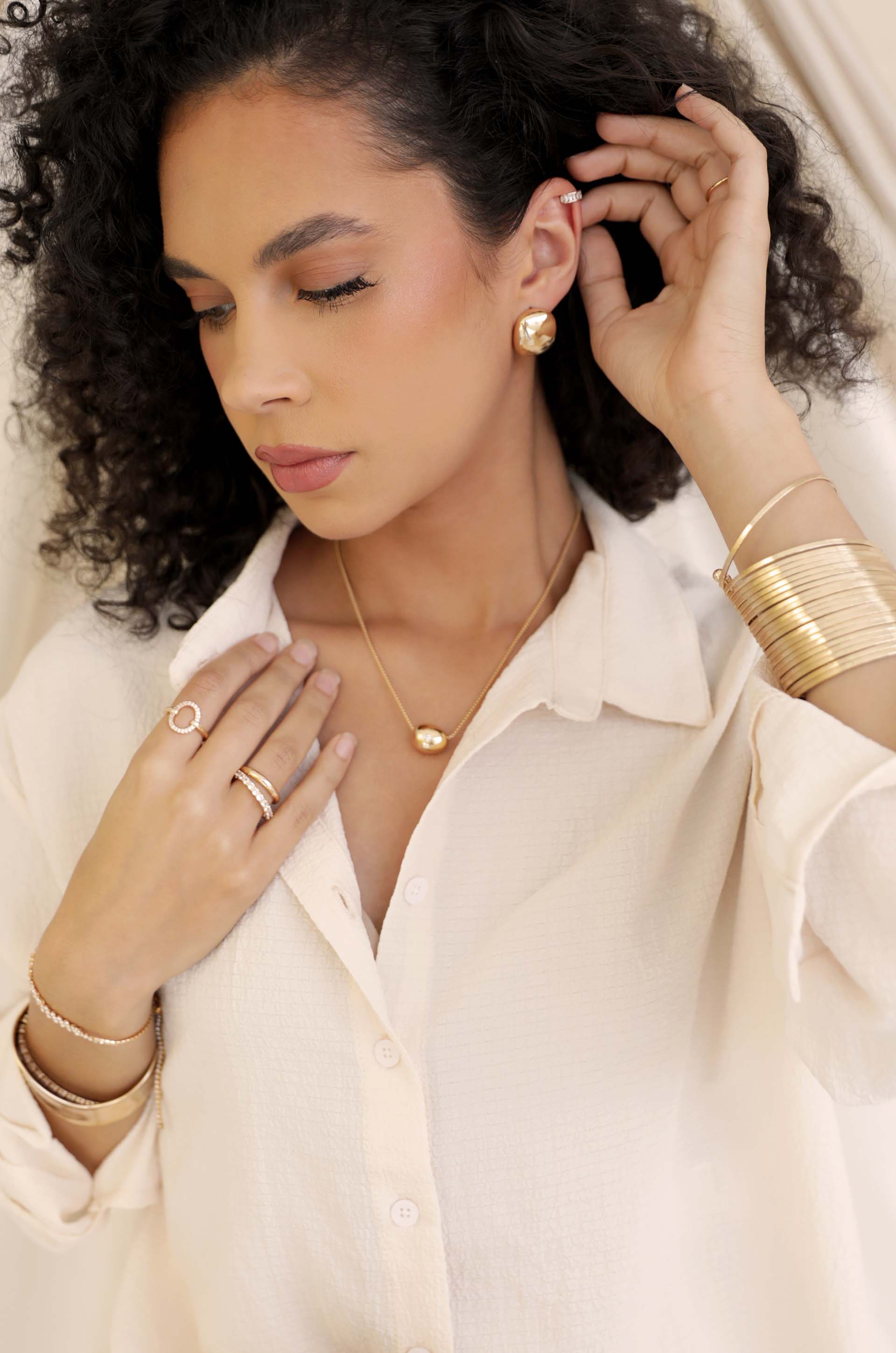 Minimal Curved Square Stud Earrings - Image 9