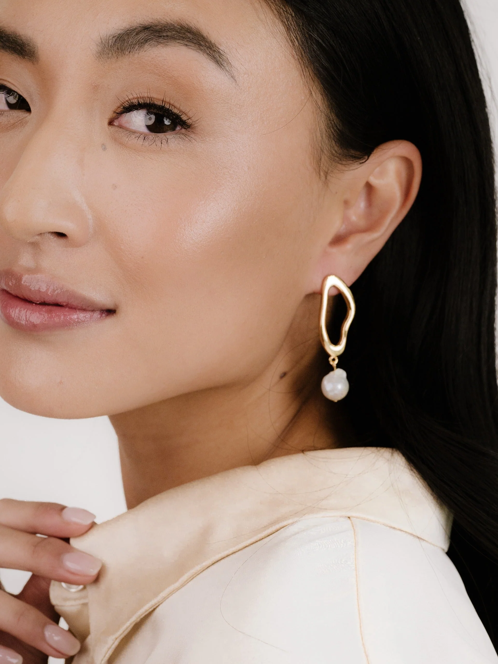 Open Circle Freshwater Pearl Earrings - Image 7
