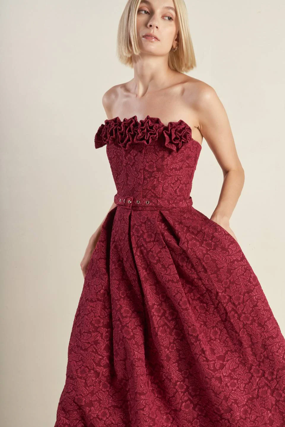 ROSETTE DETAIL STRAPLESS BURGUNDY MIDI DRESS - Image 2