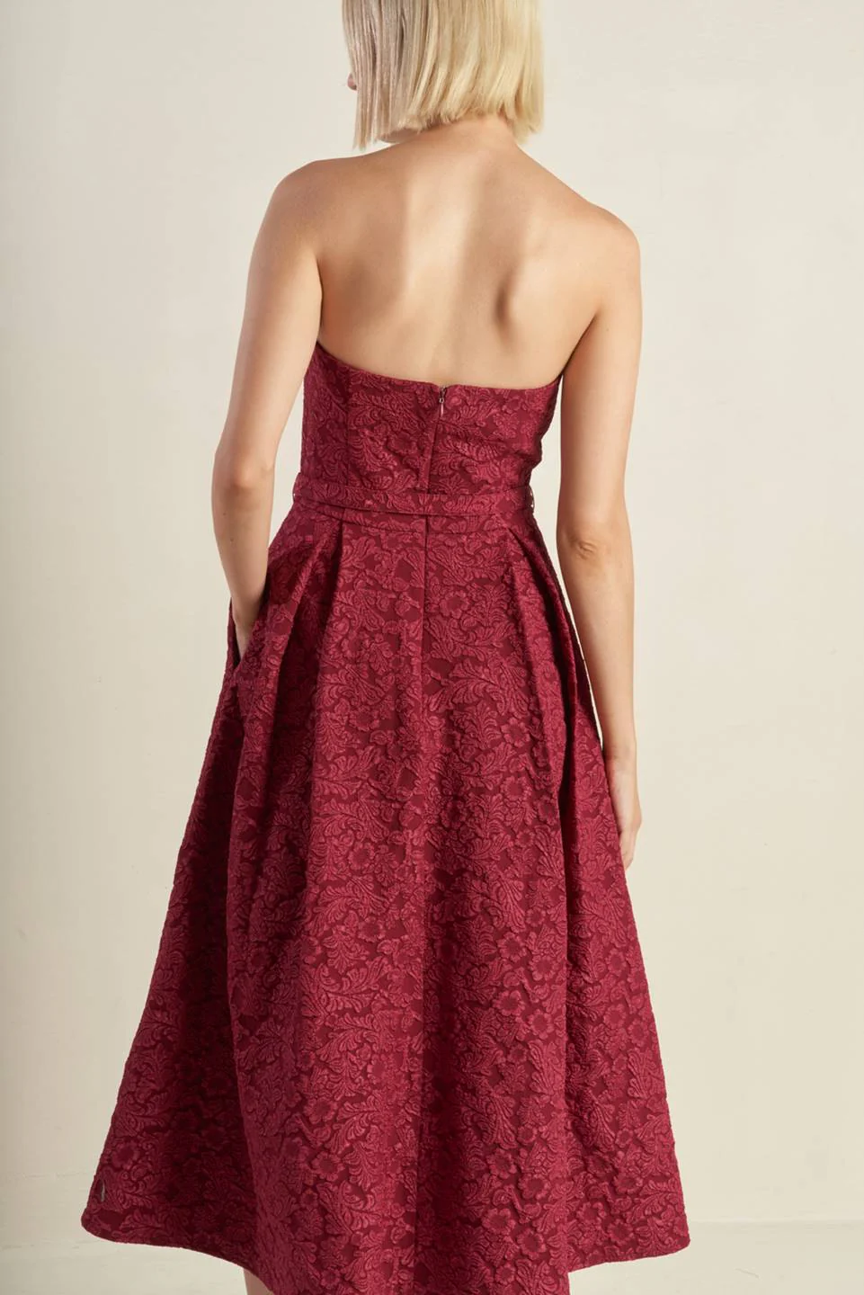 ROSETTE DETAIL STRAPLESS BURGUNDY MIDI DRESS - Image 7