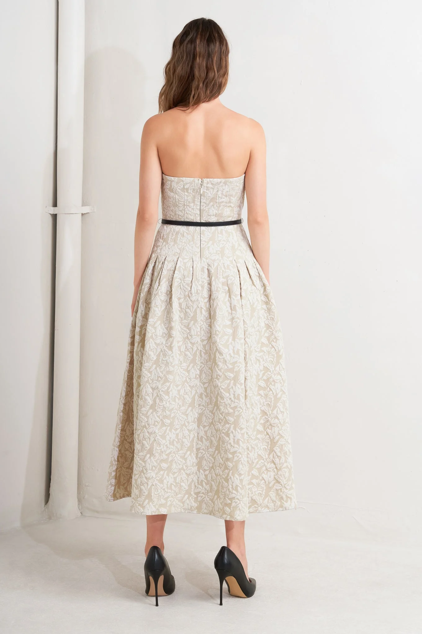 TEXTURED LEAF IVORY STRAPLESS MIDI DRESS - Image 5