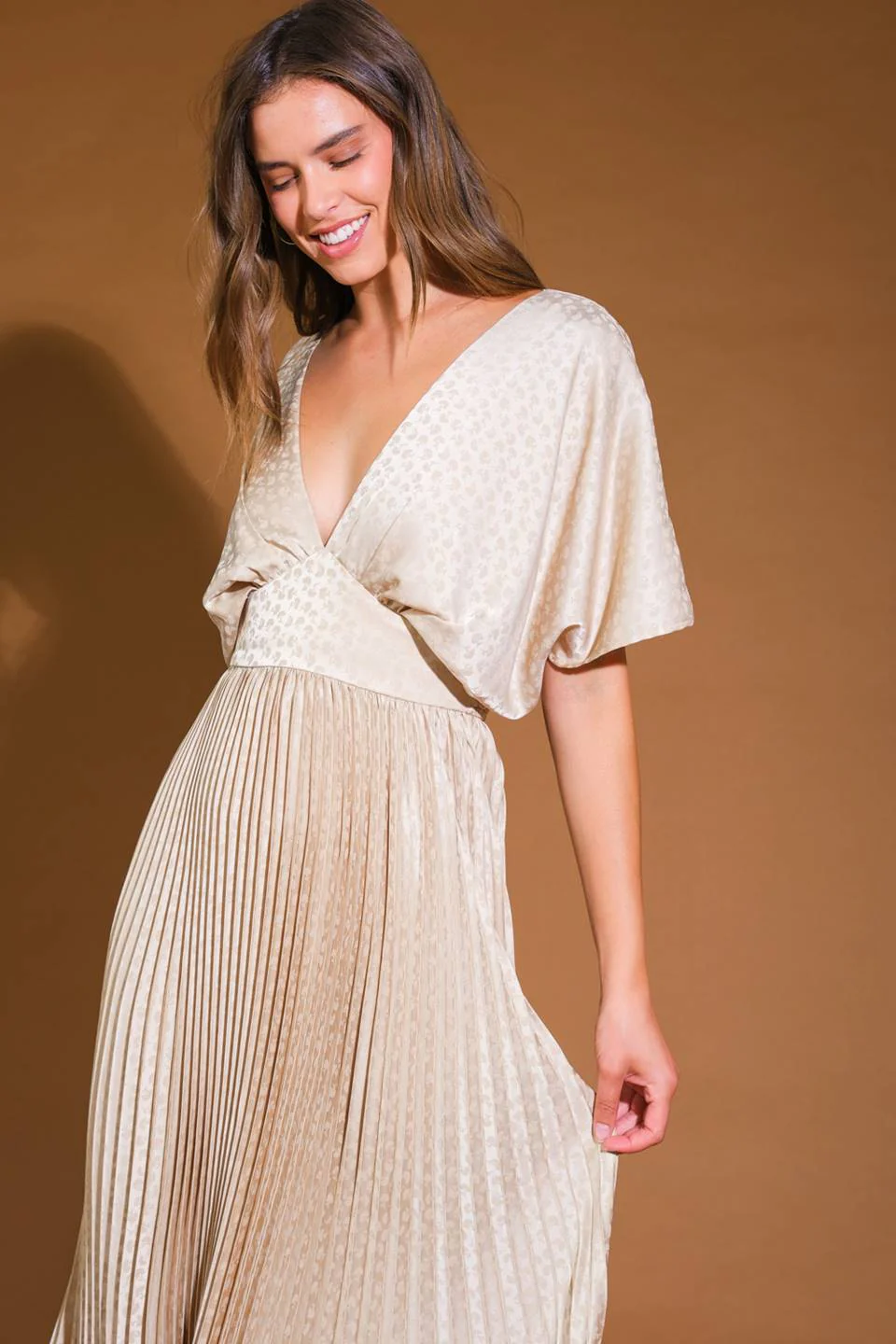 TIMELESS REPEAT - PLEATED SATIN MIDI DRESS - Image 7